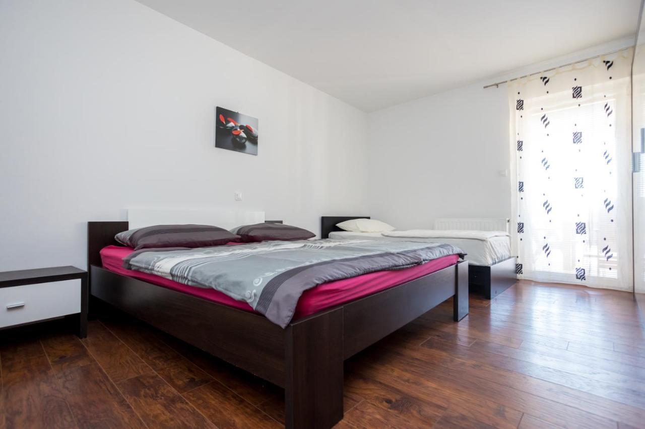 Apartmani Sandra Malinska Sveti Vid-Miholjice Exteriör bild