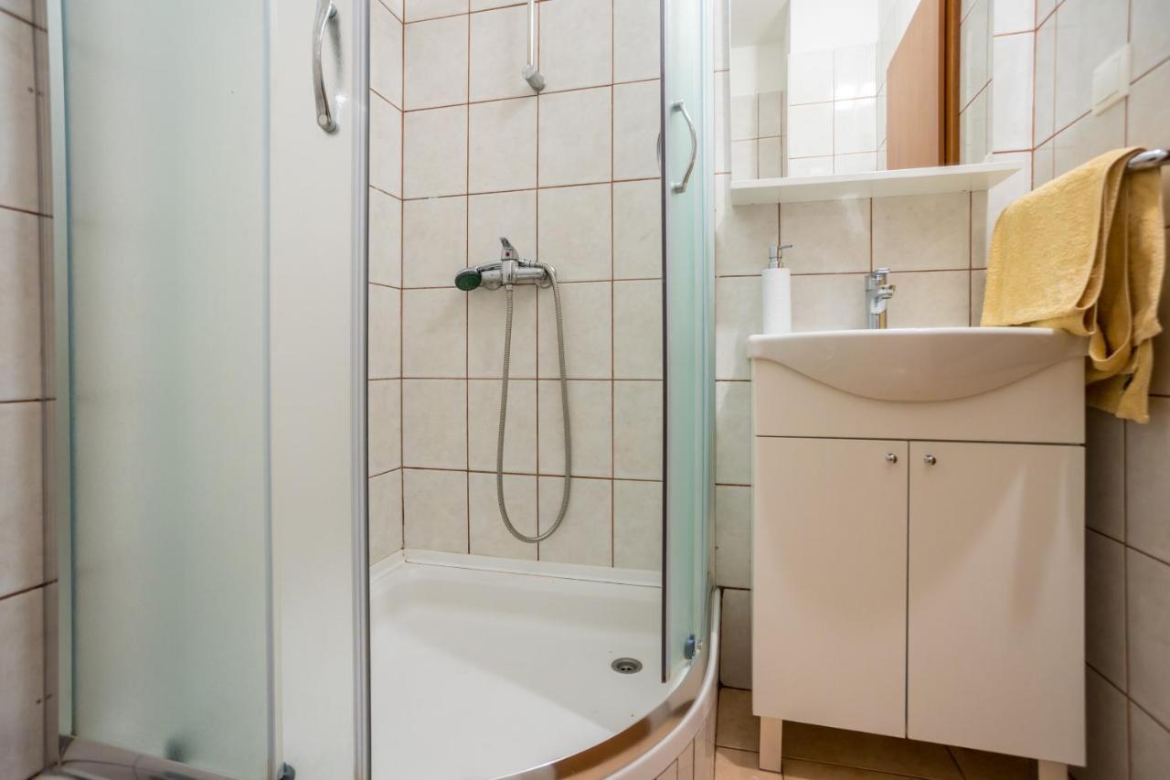 Apartmani Sandra Malinska Sveti Vid-Miholjice Exteriör bild