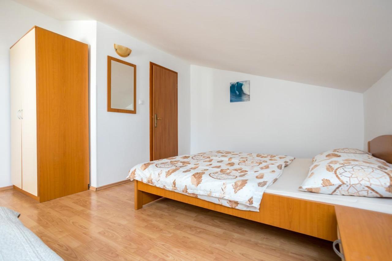 Apartmani Sandra Malinska Sveti Vid-Miholjice Exteriör bild